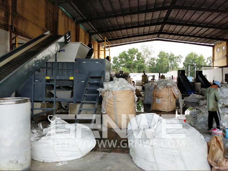 越南-胡志明市 废旧工业薄膜撕碎清洗回收加工生产线